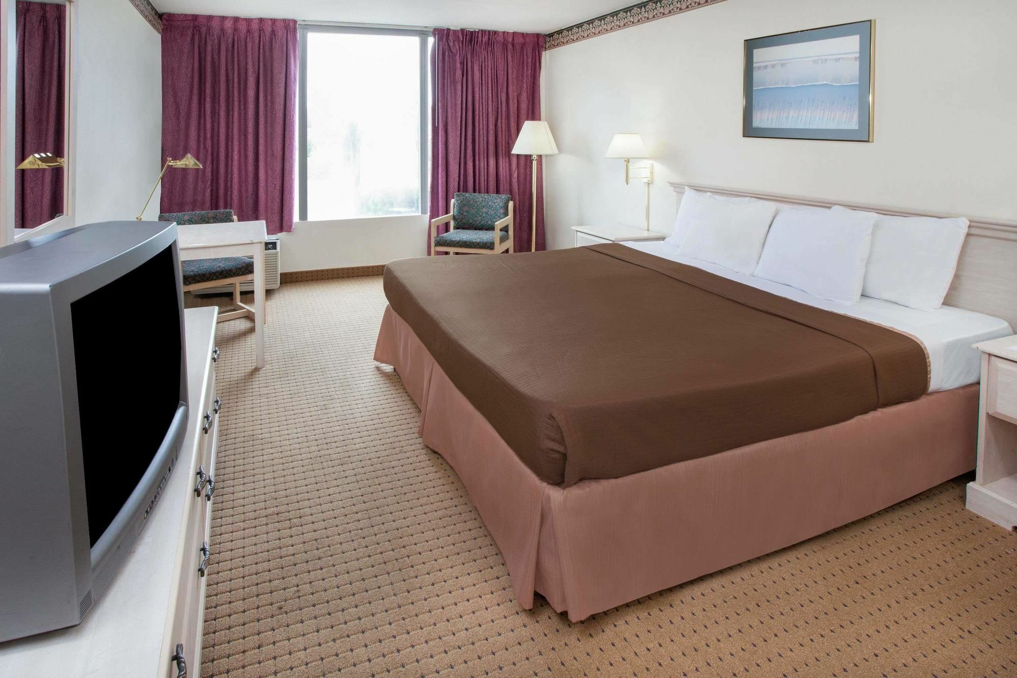 Hotel Baymont By Wyndham - Chicago - Addison - O'Hare Exterior foto